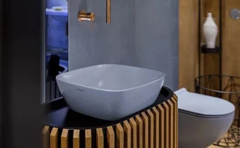 łazienka z drewnem